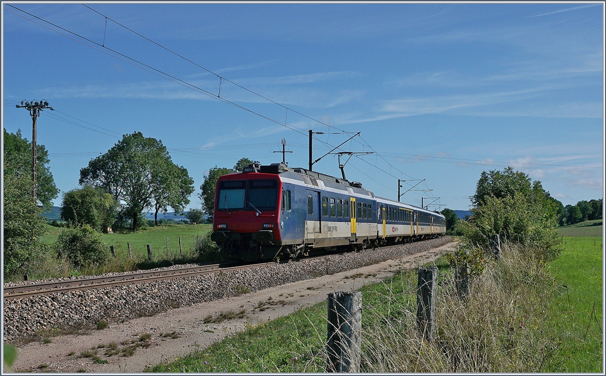 SBB NPZ als RE 18123 auf der Fahrt von Frasne (ab 10:53) nach Neuchâtel (an 11:53) kurz nach dem Bahnübergang PN 17 zwischen La Rivière - Drugeon und Ste-Colombe.

21. August 2019