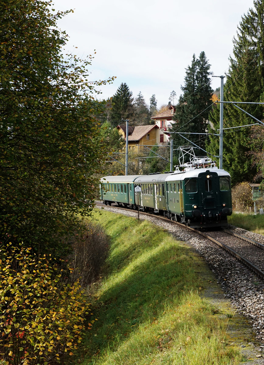 SBB: SBB HISTORIC Erlebnisfahrt Route  Vue des Alpes  mit der Re 4/4 I 10001 bei Villeret BE am 28. Oktober 2017.
Foto: Walter Ruetsch