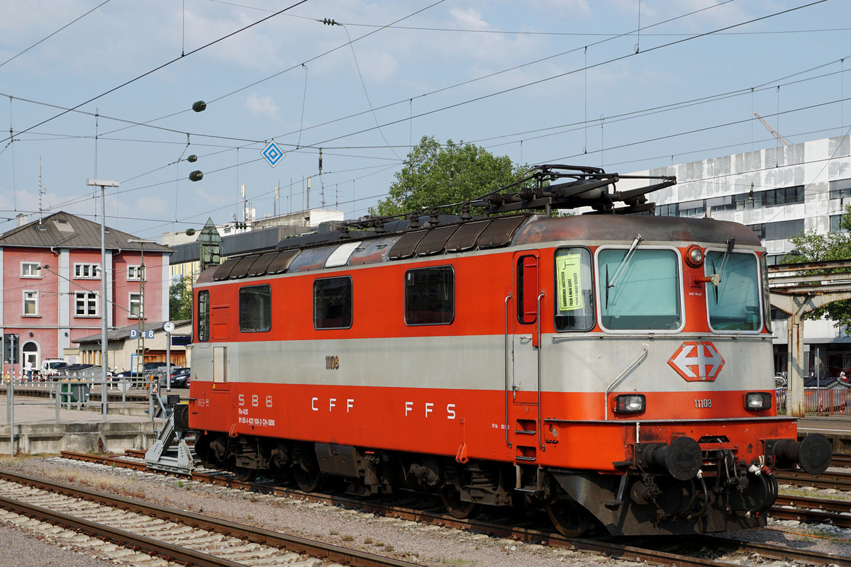 SBB: Seltene Portaitaufnahme der Re 420 108-3 in Singen am 21. Juni 2017.
Foto: Walter Ruetsch 