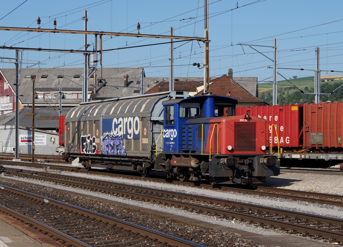 SBB: Tm 232 201-4 auf Rangierfahrt in Oensingen am 10. Juli 2015.
Foto: Walter Ruetsch 