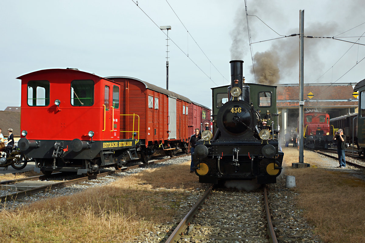 SBB/HSTB: Remisenfest 2016 des Vereins Historische Seethalbahn vom 3. September 2016. Tm 465 (ehemals SBB), NOB E 3/3 456 und OeBB De 6/6 15301 (ehemals Seethalbahn) vor der Remise Hochdorf, anlässlich der Vorbereitungsarbeiten.
Foto: Walter Ruetsch