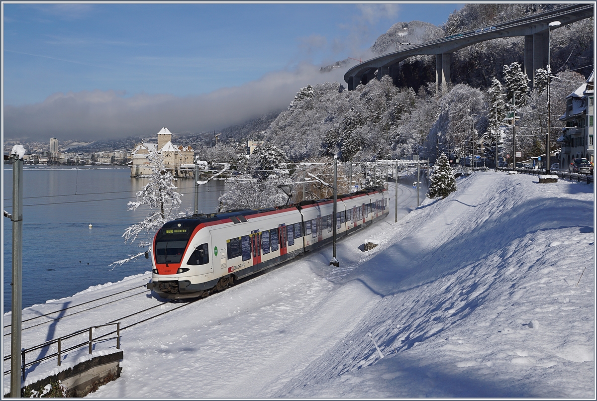 Schnee und Sonne beim Château de Chillon! Da musste selbst ein Flirt reichen, um ein Bild zu machen, bevor der Schnee schmolz. Der SBB RABe 523 031 nach Villeneuve kurz vor seinem Ziel.

29. Jan. 2019