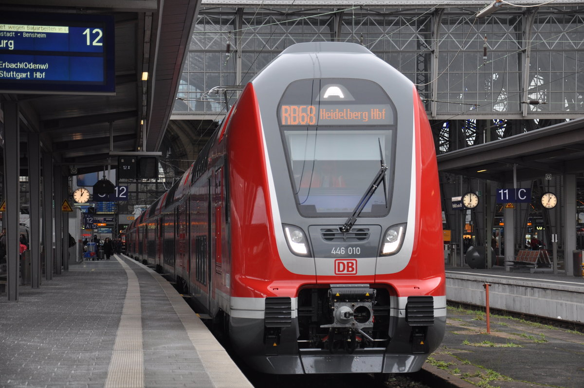 Seit dem Fahrplanwechsel 2017/18 fahren auf der RB68 planm��ig Triebwagen der Baureihe 446. Allerdings war schon am 09.12.2017 auf einen Umlauf der RB68 446 010 unterwegs und konnte somit am Frankfurter Hauptbahnhof abgelichtet werden.