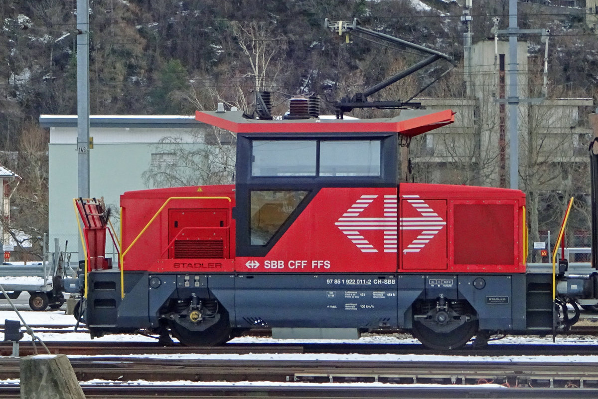 Seitenblick auf 922 011 in Brig am 1 Januar 2020.