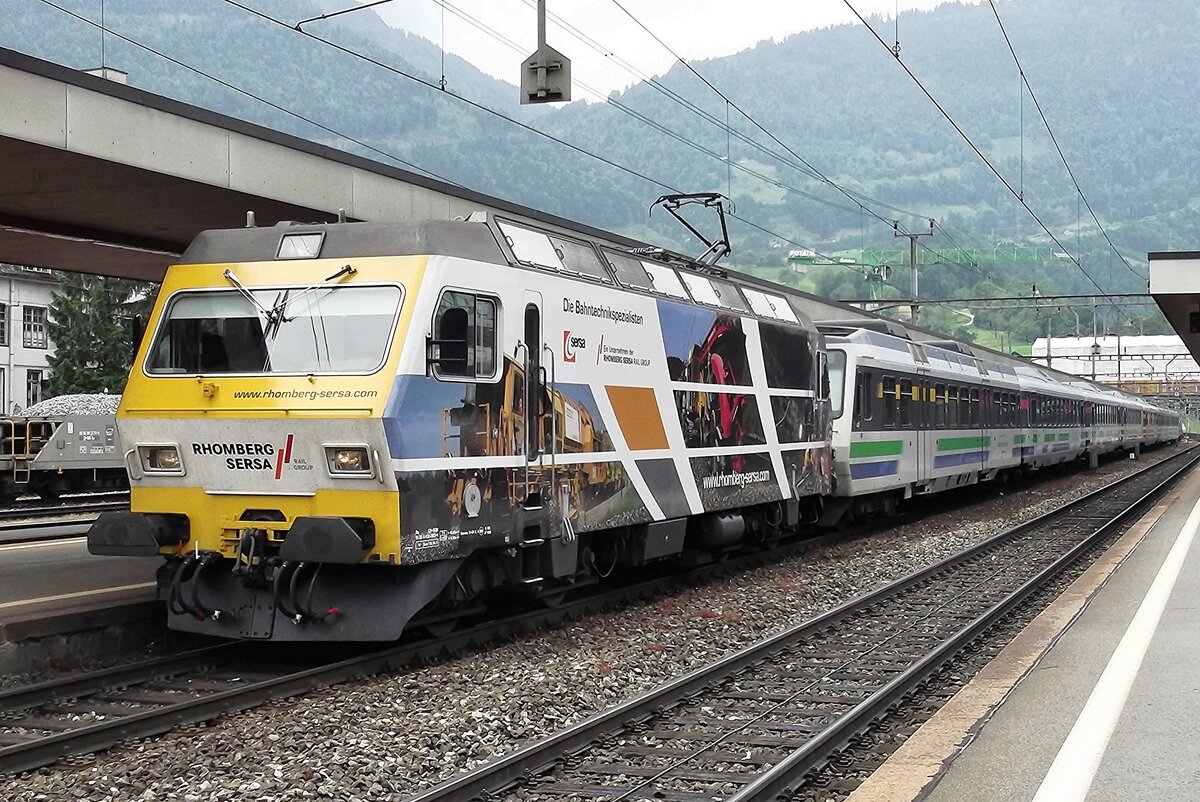 SOB 456 093 treft mit ein VorAlpenExpress am 4 Juni 2014 in Arth-Goldau ein.