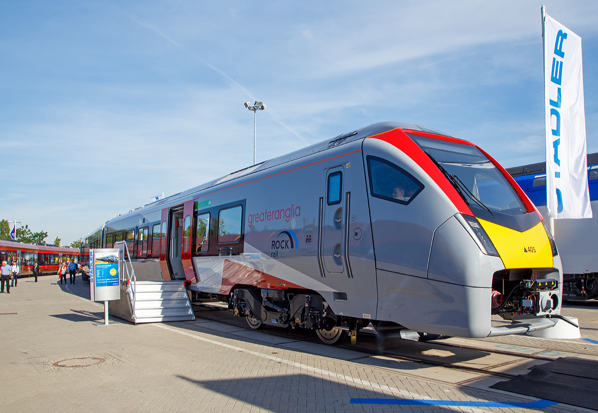 
Stadler pr�sentierte auf der InnoTrans 2018 in Berlin (18.09.2018) mit dem GA 755 401 (British Rail Class 755/4) einen vierteiligen FLIRT-Triebzug mit bimodalem Antrieb (BMU) f�r Greater Anglia (GB). Diese Triebz�ge (BMU – FLIRT) k�nnen im Dieselbetrieb oder im elektrischen Betrieb unter einer 25 kV/50 Hz AC-Oberleitung fahren.

Diese Z�ge werden Regionalstrecken in Norfolk, Suffolk, Essex und Cambridgeshire bedienen. Die ersten Z�ge sollen 2019 in den regul�ren Fahrplanbetrieb gehen. Stadler baut total 58 neue Z�ge, die von Greater Anglia betrieben werden. Das Gesch�ft wird finanziert von Rock Rail East Anglia, einem Joint-Venture zwischen Rock Rail, Aberdeen Standard Investments und GLIL Infrastructure.

Stadler baut total 58 neue Z�ge, die von Greater Anglia betrieben werden. Das Gesch�ft wird finanziert von Rock Rail East Anglia, einem Joint-Venture zwischen Rock Rail, Aberdeen Standard Investments und GLIL Infrastructure. Der Vertrag aus dem Jahr 2016 sieht die Lieferung von 14 dreiteiligen (Class 755/3) und 24 vierteiligen (Class 755/4) bimodalen FLIRT-Triebz�gen (BMU), sowie 20 zw�lfteiligen (Class 745) FLIRT-Triebz�gen (EMU) vor. Die neue FLIRT-Flotte wird Greater Anglia’s bestehende Intercity-Flotte, die Regionalz�ge und die Stansted-Express-Z�ge komplett ersetzen.

Die Niederflurbauweise erm�glicht ein ebenerdiges Einsteigen an jeder Fahrgastt�r. Dies optimiert den Passagierfluss und reduziert die Haltezeit. Die Z�ge mit bimodalem Antrieb erm�glichen einen nahtlosen Service sowohl auf elektrifizierten als auch auf nicht elektrifizierten Strecken.  Der Strom wird auf nicht elektrifizierten Strecken von Dieselmotoren erzeugt, die sich in einem vom Passagierbereich  abgetrennten Powerpack befinden. Auf diese Weise werden Immissionen durch L�rm oder Vibrationen f�r Fahrg�ste auf ein Minimum reduziert. Beim Betrieb unter einer Fahrleitung k�nnen die Dieselmotoren abgestellt werden, sodass Kraftstoff gespart, die Abgas- und L�rmbelastung reduziert und der Komfort f�r die Fahrg�ste im Zug sowie Personen an Bahnh�fen und Haltestellen verbessert wird. Die Z�ge sind mit Klimatisierung, Multifunktions- und Veloabteilen, einem modernen Fahrgastinformationssystem und WLAN ausgestattet. 

Die durchgehend niederflurigen Z�ge bieten 20 Prozent mehr Sitzpl�tze und sind auch f�r mobilit�tseingeschr�nkte Personen gut zug�nglich. Zudem sind die Z�ge mit gr��eren Fenstern ausgestattet. Damit wirkt der Innenraum luftig und hell. Fahrg�ste k�nnen sich leichter als bisher durch die gesamte L�nge des Zuges bewegen, was sich positiv auf Sicherheitsgef�hl auswirkt.

TECHNISCHE DATEN vierteiliger FLIRT-BMU (British Rail Class 755/4) 
Spurweite: 1.435 mm
Achsanordnung: Bo'2'2'2'2'Bo'
L�nge �ber Kupplung: 80.700  mm 
Fahrzeugbreite: 2.720 mm 
Fahrzeugh�he: 3.915 mm
L�nge Powerpack: 6.690 mm 
Achsabstand im Drehgestell: 2.700 mm 
Raddurchmesser Motordrehgestell : 870 mm 
Raddurchmesser Laufdrehgestell: 760 mm 
Max. Leistung am Rad: 2600 kW 
Max. Leistung Dieselmotor: 1.920 kW 
Max. Zugkraft: 200 kN 
Mittlere Beschleunigung, elektrisch 0-40 mph: 1.1 m/s� 
Mittlere Beschleunigung, Diesel 0-40 mph: 0.9 m/s�
H�chstgeschwindigkeit:100 mph (160 km/h)            
Speisespannung: 25kV/50Hz + Diesel 
Sitzpl�tze: 202                             
Klappsitze: 27             
Toiletten: 2
Fu�bodenh�he Niederflur: 960 mm 
Einstiegsbreite: 1.300 mm 

