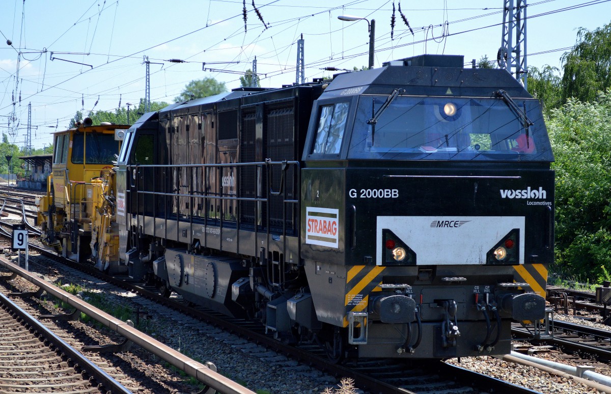 STRABAG mit der MRCE Dispo 272 407-8 (92 80 1272 407-8-D-DISPO) und einer Schienplaniermaschine (SSP 110) am Haken am 17.06.15 Berlin-Köpenick.