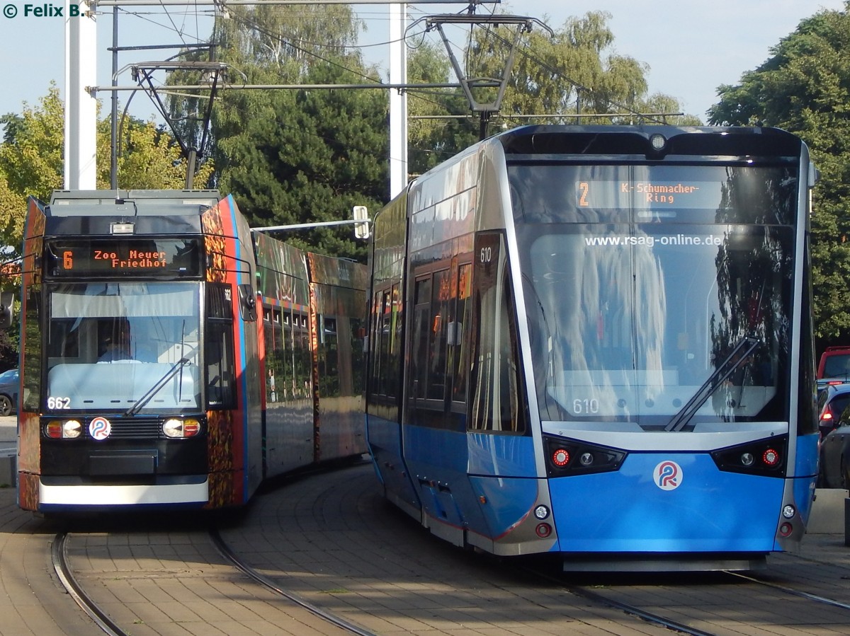 Stra�enbahn 662 (DUEWAG) und 610 (Vossloh) der RSAG in Rostock im Sommer 2015