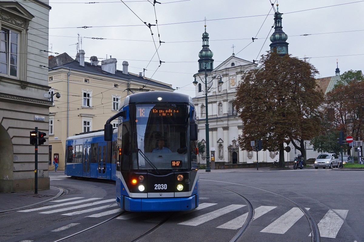 STRASSENBAHNBETRIEBE IN POLEN
Strassenbahn KRAKAU
Niederflurgelenkwagen des Typs Bombardier NGT6 Nr. 2030
aufgenommen am 13. August 2014 
Foto: Walter Ruetsch 