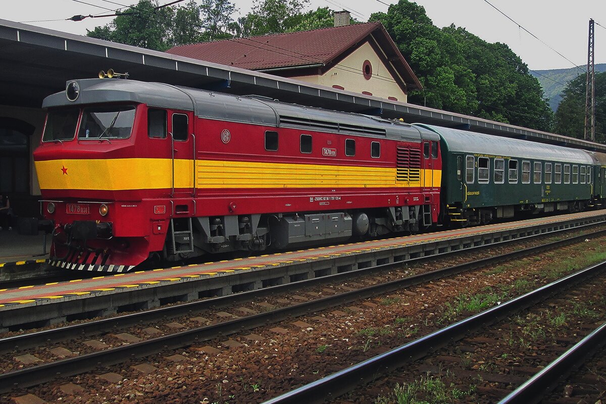 T478-1131 steht mit ein Sonderzug in Vrutky Nakladi Stanica am 30 Mai 2015.