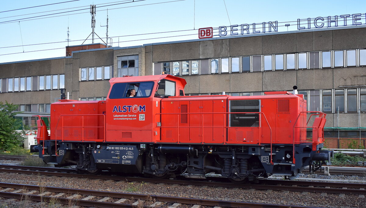 Talgo (Deutschland) GmbH mit der von ALSTOM Lokomotiven Service GmbH angemieteten Prima H3 Hybridlok (NVR:  90 80 1002 035-6 D-ALS ) am 29.09.25 Durchfahrtgleis Bahnhof Berlin Lichtenberg.