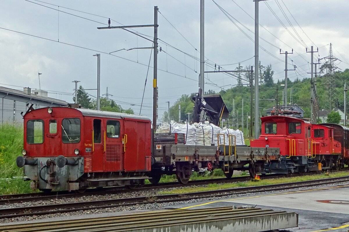 Tm 758 steht am 25 Mai 2019 bei der Verein Mikado 1244 in Brugg AG.