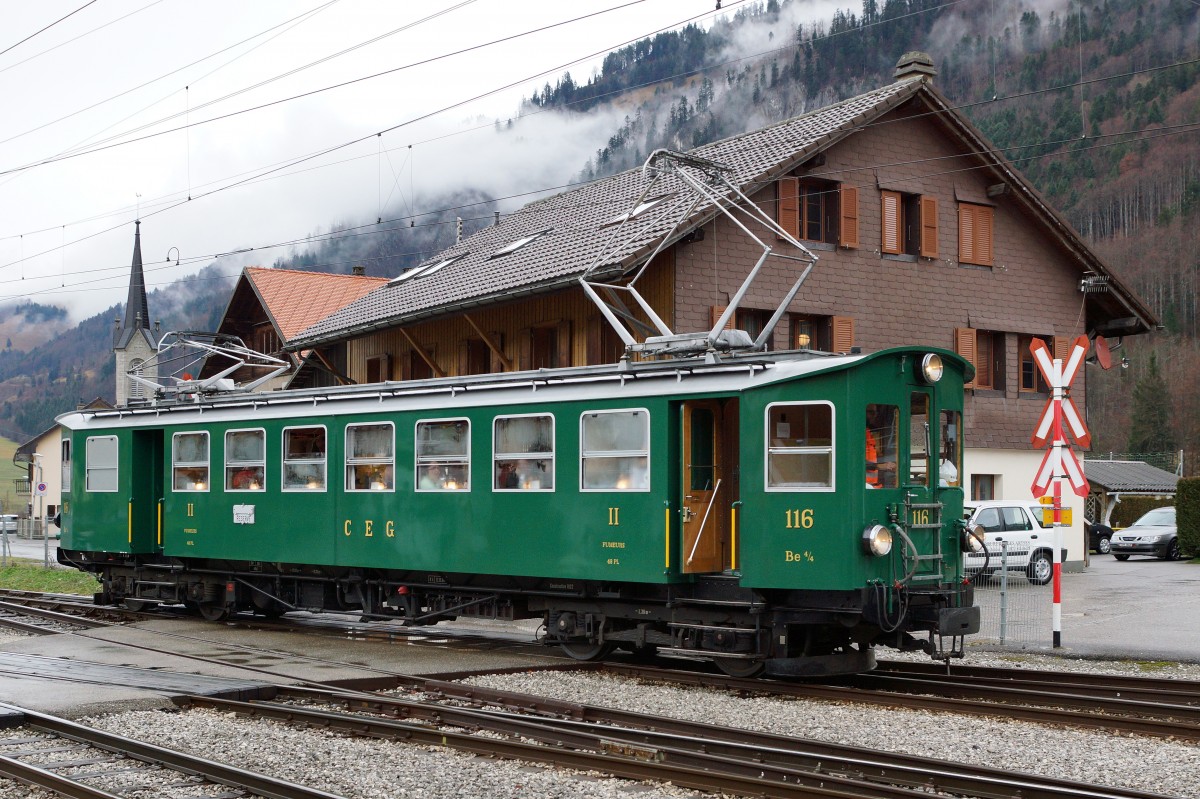 TPF: Be 4/4 116 (1922/1999) ehemals CEG/GFM in Montbovon am 9. Januar 2016.
Foto: Walter Ruetsch