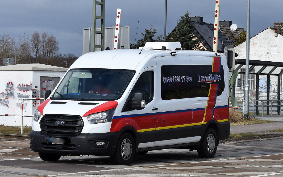 TransMedica GmbH mit einem FORD Transit Behinderten-Transporter am 24.02.26 Bahnübergang Rodleben.
