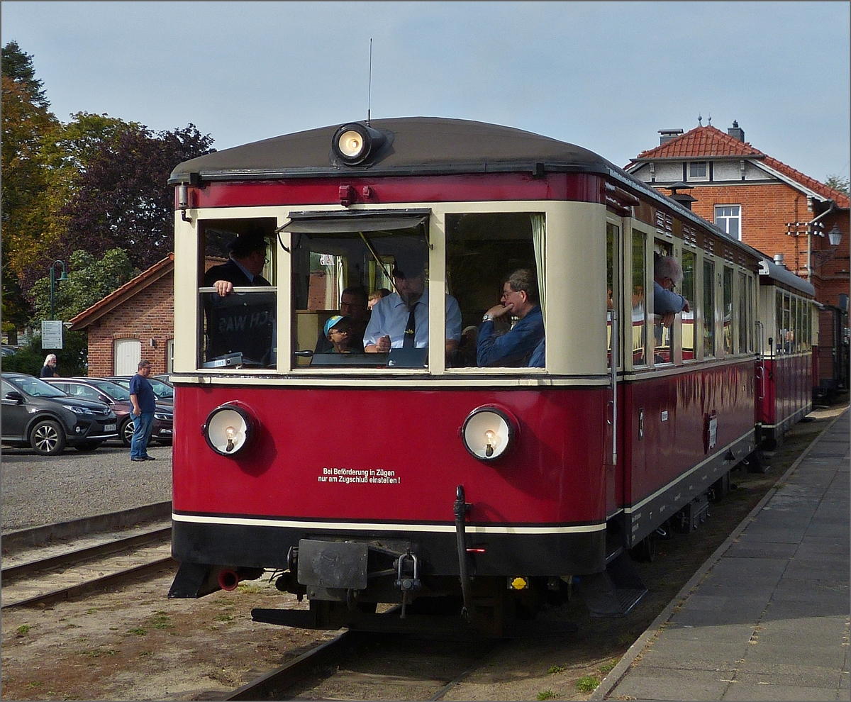 Triebwagen T42 C4vT, gebaut von der Dessauer Waggonfabrik AG in Dessau, BJ 1939, Baunr. 3214, wurde am 1. Mai 1997 nach Restaurierung beim DEV in Personenvekehr eingesetzt.