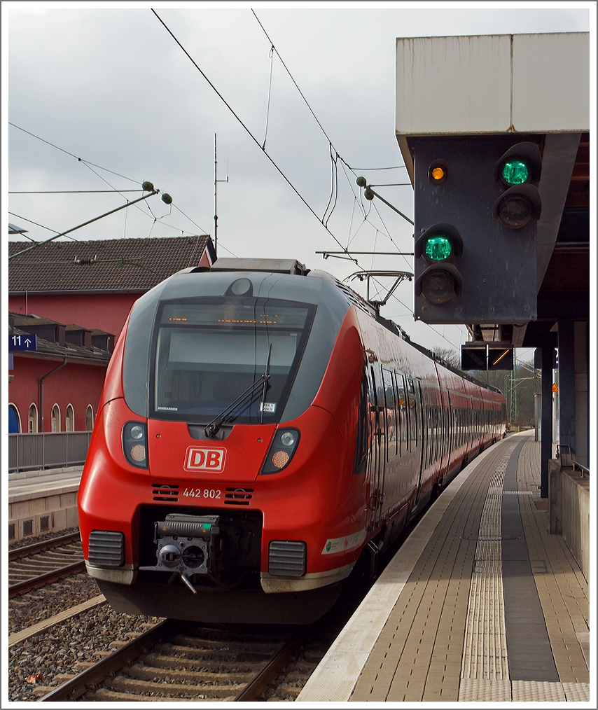 Tschüss und bis bald......
Unsere lieben Luxemburger Freunde fahren am 24.03.2014 mit dem 442 302 / 802 einem fünfteiligen Bombardier Talent 2 , welcher als  RE 9 (rsx - Rhein-Sieg-Express) Wissen/Sieg - Köln - Aachen (Umlauf RE 10194) fährt, von Au/Sieg via Troisdorf in Richtung Luxemburg.
 
Wir haben sie sehr gerne zum Bahnhof Au/Sieg gebracht, da zwischen Kirchen und Scheuerfeld das Gleis wegen Bauarbeiten z.Z. gesperrt ist.