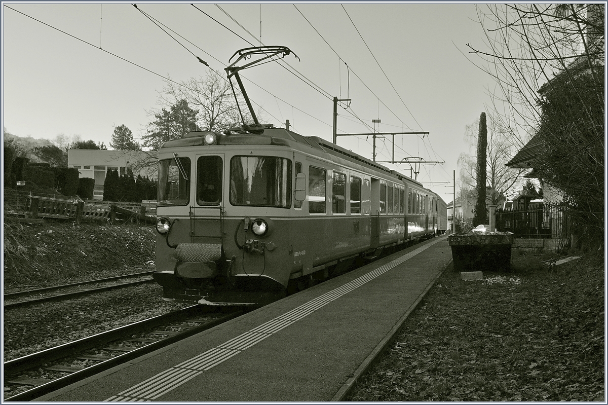 Überraschend (und ungeschickt im Licht) fuhr mir der MOB ABDe 8/8 4002 VAUD in Fontanivent vor die rasch ausgepacke Kamera.
Der Triebwagen fuhr mit ene AB die Leistung des Regionalzuges 2209 von Zweisimmen nach Montreux.
13. Feb. 2018