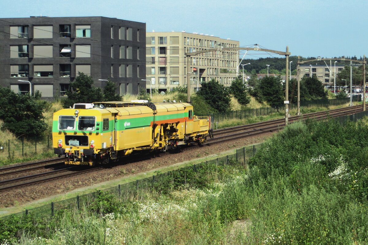UniMat 204 t�fft durch Tilburg-Reeshof am 23 Juli 2021.