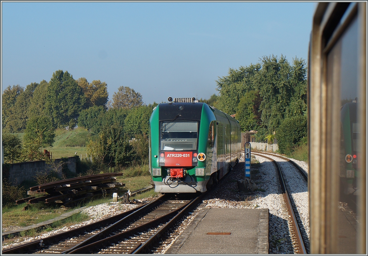 Unser Zug nach Suzzara kreuzt in Sorbolo den ATR 220 031. 
22. Sept. 2014
