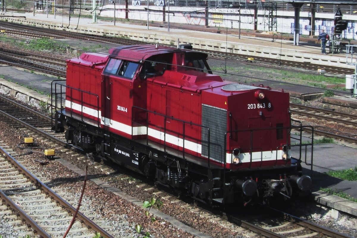 V100 Ost 203 843 präsentiert sichselbst ins Bahnhof von Dresden Hbf am 11 April 2014 während das Dresdner Dampfloktreffen.