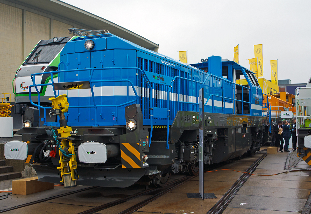 
Von der anderen Seite....
Die f�r die SLG Spitzke Logistik GmbH fahrende und der Vossloh Locomotives GmbH geh�rende G 12 - SP - 012 (92 80 4120 001-7 D-VL) pr�sentierte am Freigel�nde auf der Inno Trans 2014 in Berlin (hier 26.09.2014). 

Weitere Beschreibung siehe: http://hellertal.startbilder.de/bild/deutschland~unternehmen~spitzke-ag-unternehmensgruppe/408175/die-f252r-die-slg-spitzke-logistik.html