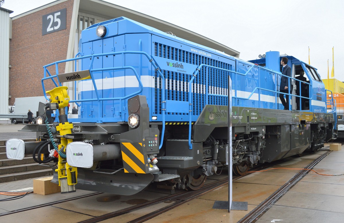 Vossloh präsentiert einen deutschen Abnehmer für ihre Diesellokomotive G 12 mit ihren 1.200 kW Motorleistung, es ist die Lok der Fa. SLG Spitzke Logistik GmbH mit der Lok G 12-SP-012 (92 80 4120 001-7 D-VL), 26.09.14 Inno Tans Berlin.