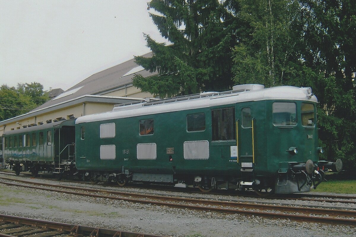 W�hrend ein Offener Tur tag am wetterbedingt tr�ben 26 September 2010 wurde 18451 ins Bw von Bienne fotografiert.