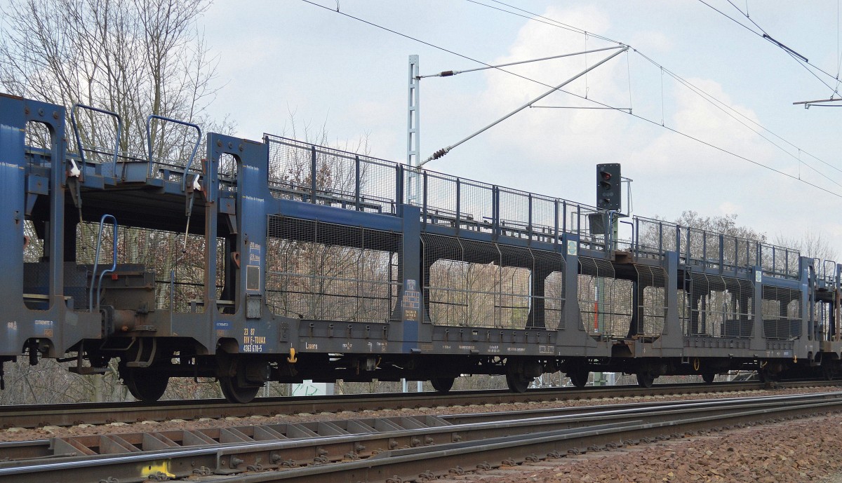 Wageneinheit für den Kfz-Transport vom Einsteller TOUAX mit der Nr. 23 RIV 87 F-TOUAX 4363 678-5 Laaers am 08.03.16 Berlin-Wuhlheide.
