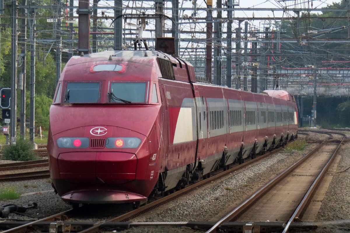 Wegen Bauarbeiten an die Neubaustrecke Bruxelles-Midi<=>Antoign wurden die EuroStar (ex-Thalys) Z�ge zwischen Bruxelles-Midi und Paris Nord �ber die alte Strecke Bruxelles--Mons--Quevy--St.Quentin--Paris umgeleitet. Am 18 Augustus 2024 durchfahrt der umgeleiteter 4533 Mons.