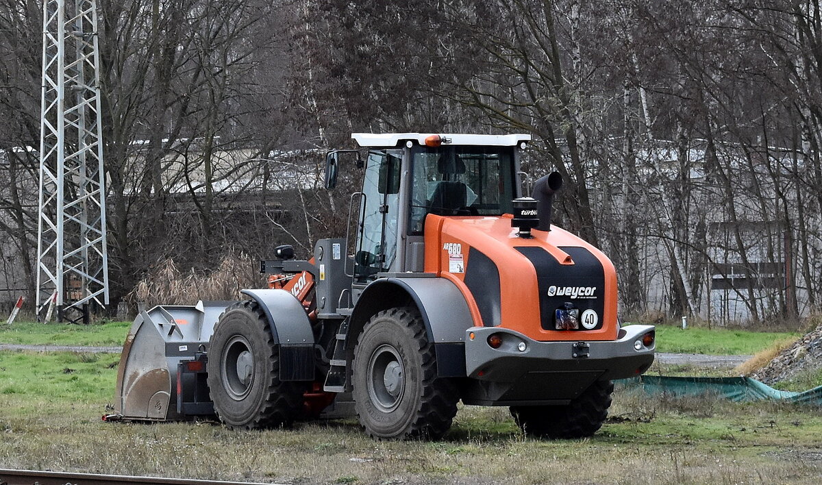 Weycor AR 680 Radlader am 27.11.25 Höhe Bahnhof Elsterwerda.
