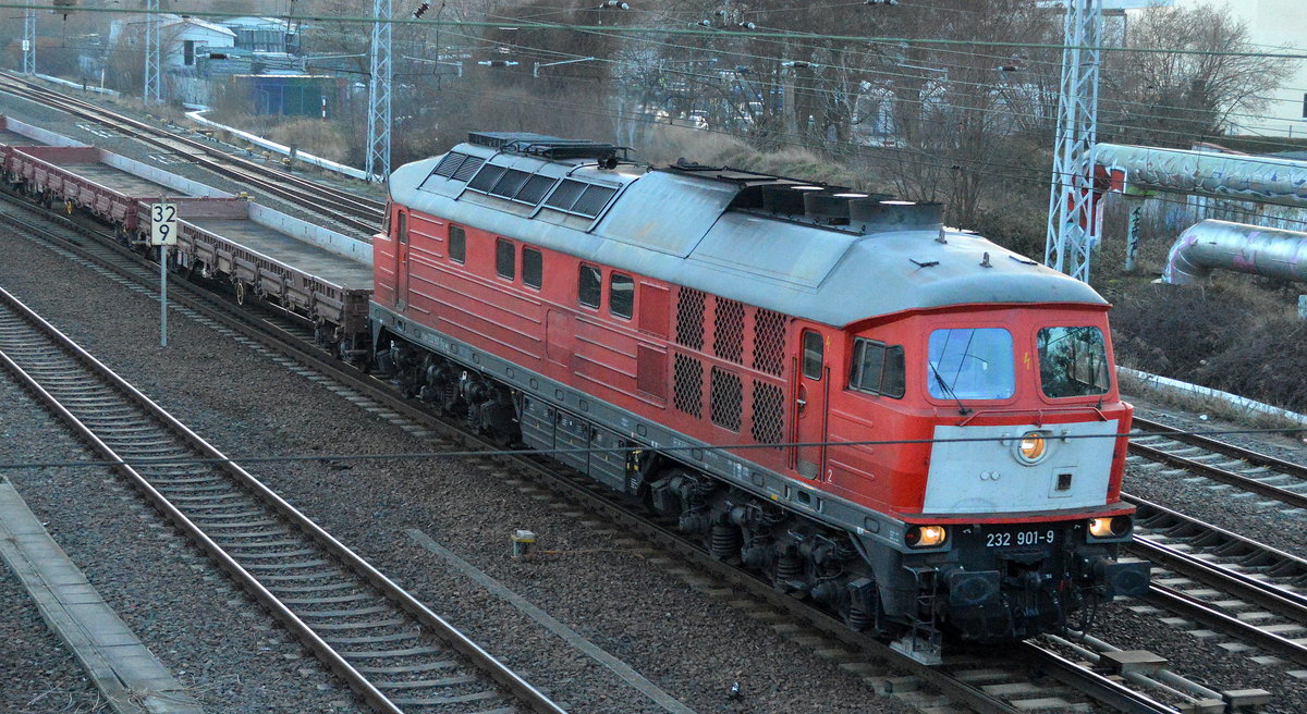 WFL 232 901-9 mit einem gemischten Güterzug am 21.12.16 Berlin-Springpfuhl. 