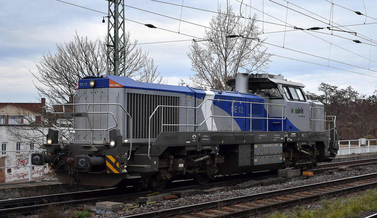 Willke Logistics GmbH, Ludwigslust [D] mit der geleasten Nexrail vossloh DE 12 Diesellok [NVR-Nummer: 92 80 4125 005-3 D-NXRL] am 03.12.25 Höhe Bahnhof Magdeburg Neustadt.