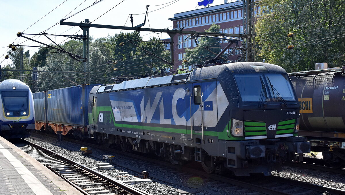 WLC - Wiener Lokalbahnen Cargo GmbH, Wien [A] mit der geleasten ELL Vectron  193 284  [NVR-Nummer: 91 80 6193 284-7 D-ELOC] und einem Containerzug Richtung Hamburger Hafen am 27.08.26 H�he Bahnhof Hamburg-Harburg.