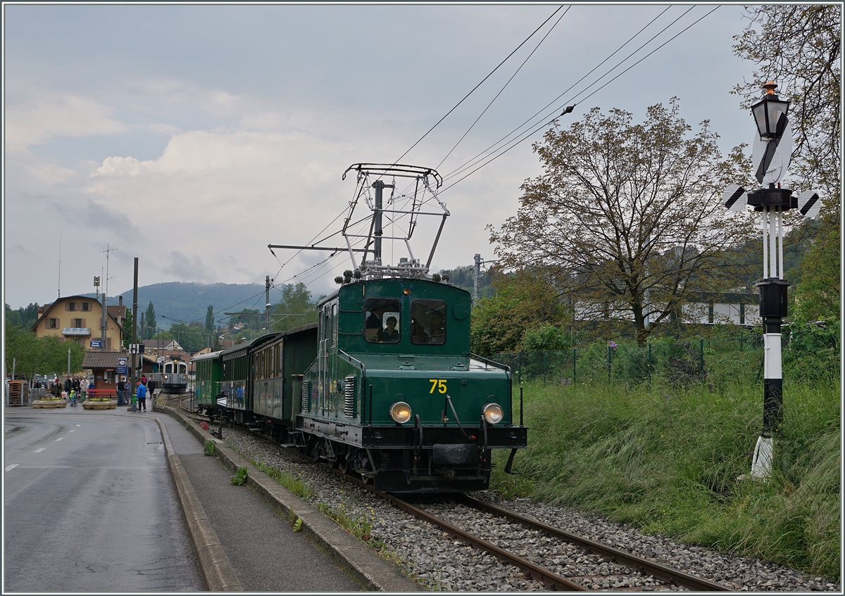 Zu meiner grossen Freude konnte der sonst hier selten zu sehende +GF+ Ge 4/4 N° 75 am Samstag Abend in Blonay bewundert werden.
14. Mai 2016