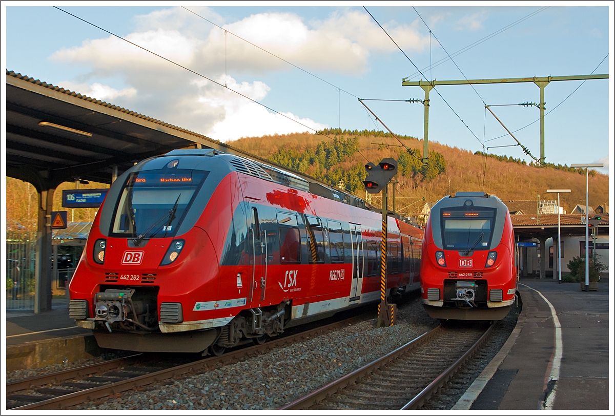 Zugbegegung in Betzdorf (Sieg) am 17.02.2014....

Zweimal der RE 9 (rsx - Rhein-Sieg-Express) auf Gleis 106 der RE 9 nach Aachen (via Köln) und auf Gleis 105 der RE 9 nach Siegen. Beide bestehen hier jeweils aus zwei gekuppelte vierteilige Bombardier Talent 2 (Baureihe 442.2).
