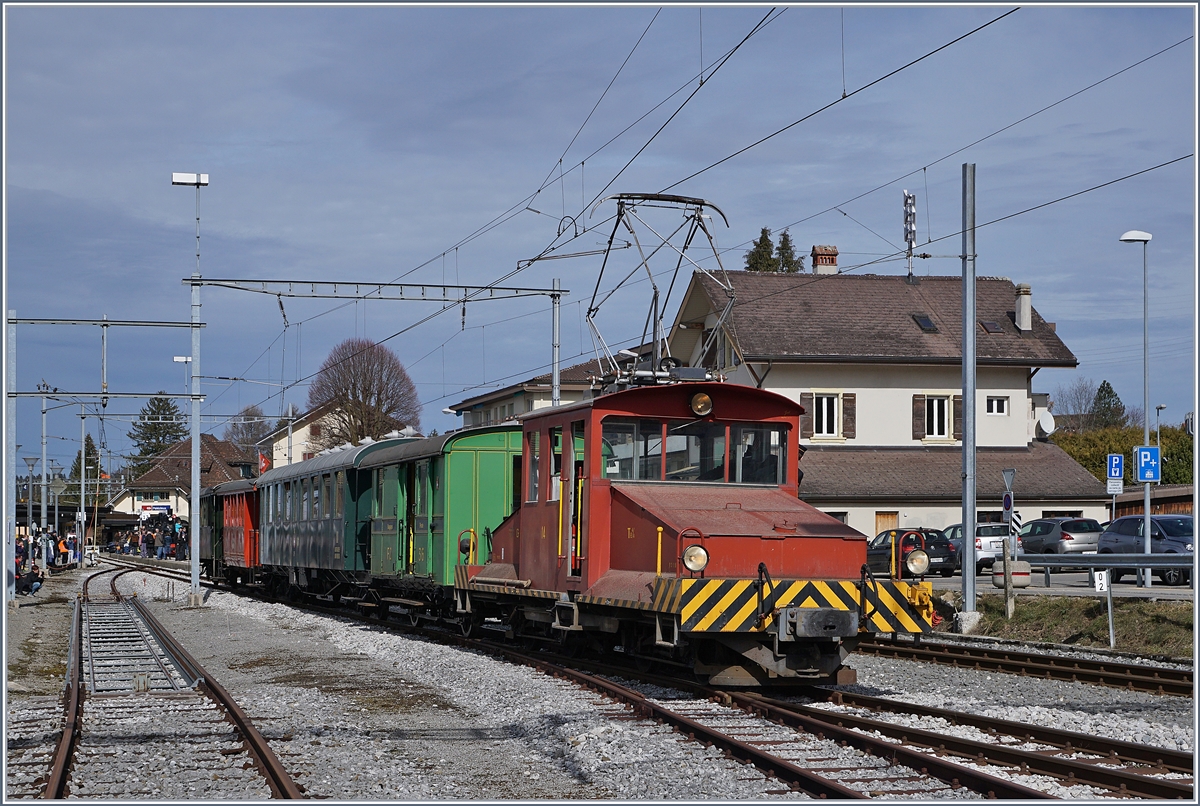 Zum Abschied des  alten  Bahnhofs von Ch�tel St-Denis verkehrte am letzten Tag vor der Umbaubedingten Schliessung der Strecke Ch�tel-St-Denis (alter Bahnhof) - Pal�zieux ein Dampfzug. F�r das Man�ver in Pal�zieux kam die GFM Te  4/4 14 angereist und besorge das man�vrieren der Wagen. 

Pal�zieux, den 3. M�rz 2019