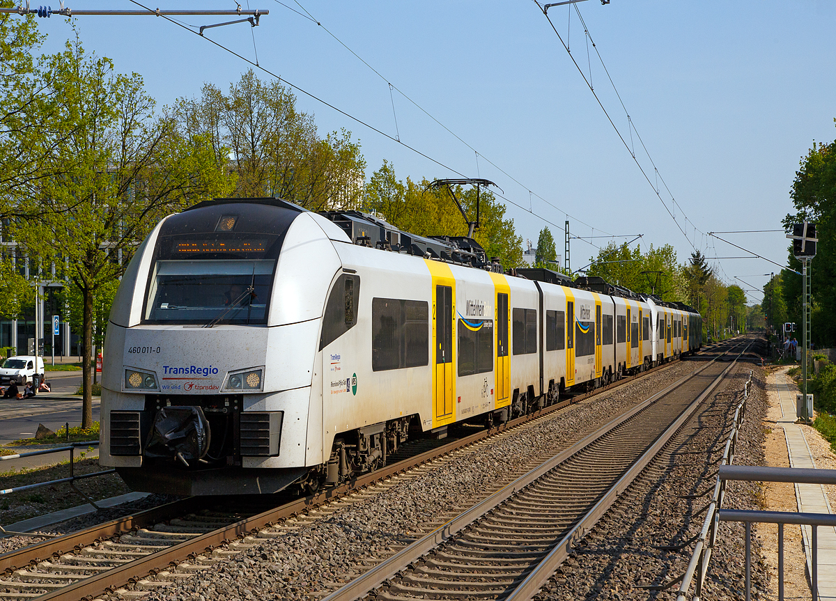 
Zwei gekuppelte Siemens Desiro ML II (460 011 und 460 007) der trans regio (MittelrheinBahn) fahren am 20.04.2018 ,als MRB 26 MittelrheinBahn (Koblenz – Andernach – Remagen – Bonn – Köln Messe/Deutz), in den Bf. Bonn UN Campus ein. 