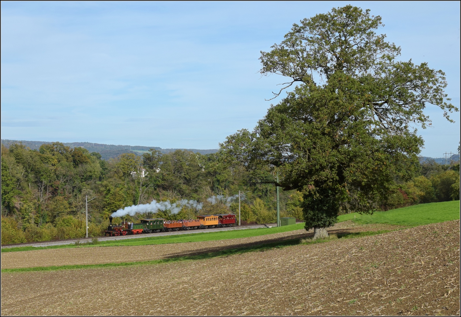 175 Jahre Spanisch-Brötli-Bahn.

Entlang der N13 bei Etzgen. Oktober 2022.