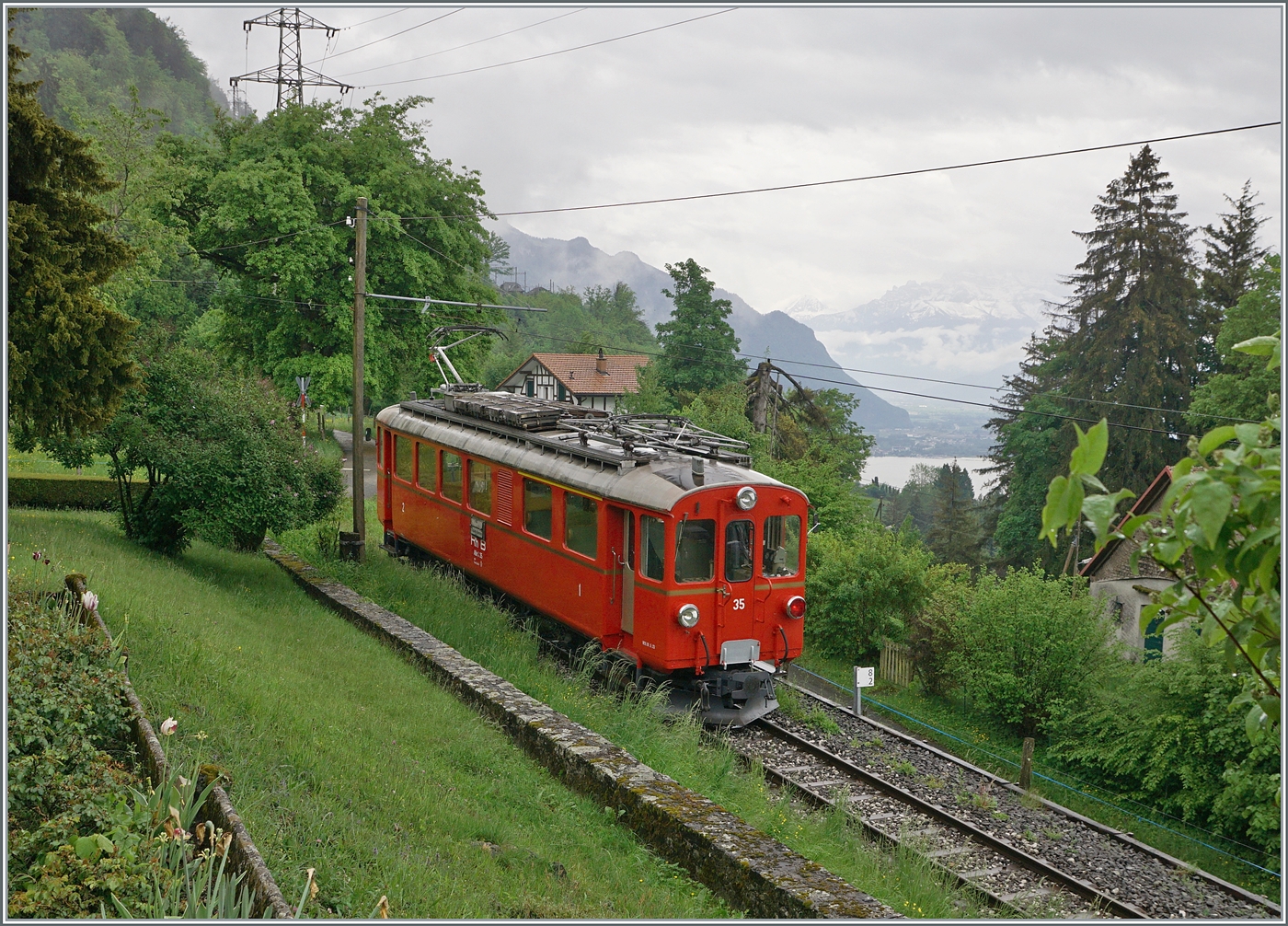 Bei Km 8.2 ist der RhB Bernina Bahn ABe 4/4 I N° 35 unterwegs von Blonay nach Chamby. 

3. Mai 2025