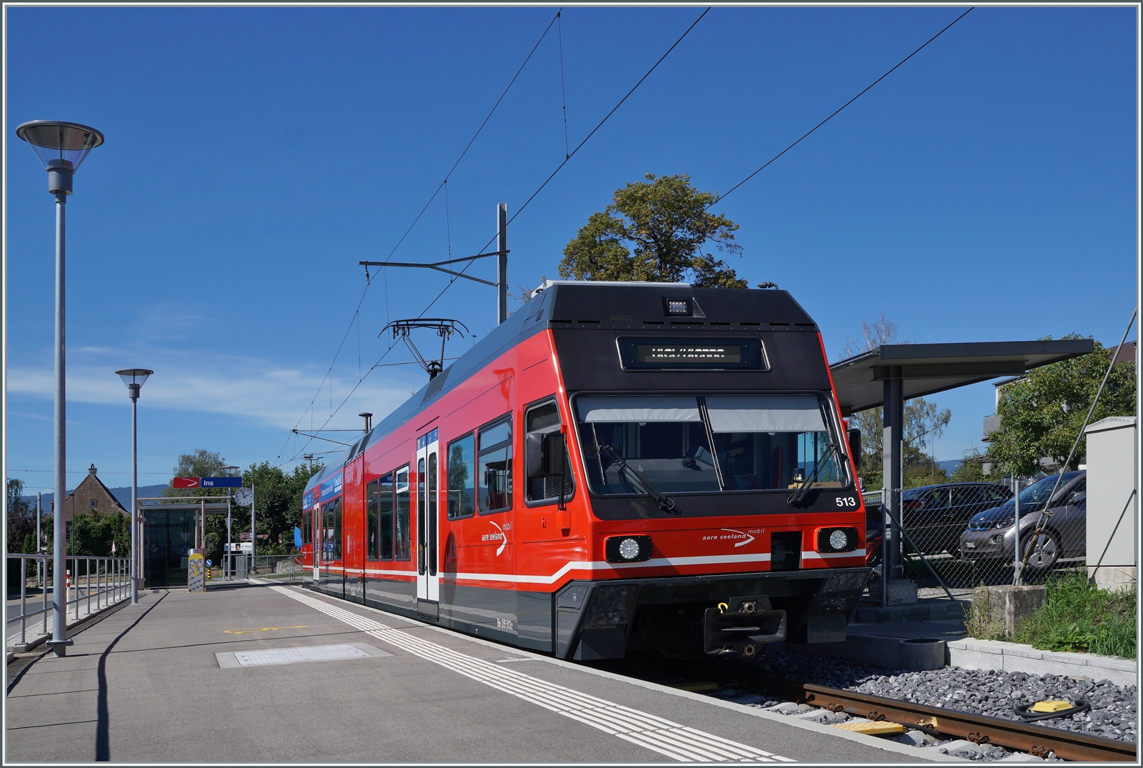 Der asm GTW Be 2/6 513 wartet in Ins auf die R�ckfahrt nach Biel/Bienne. 

12. Sept. 2022