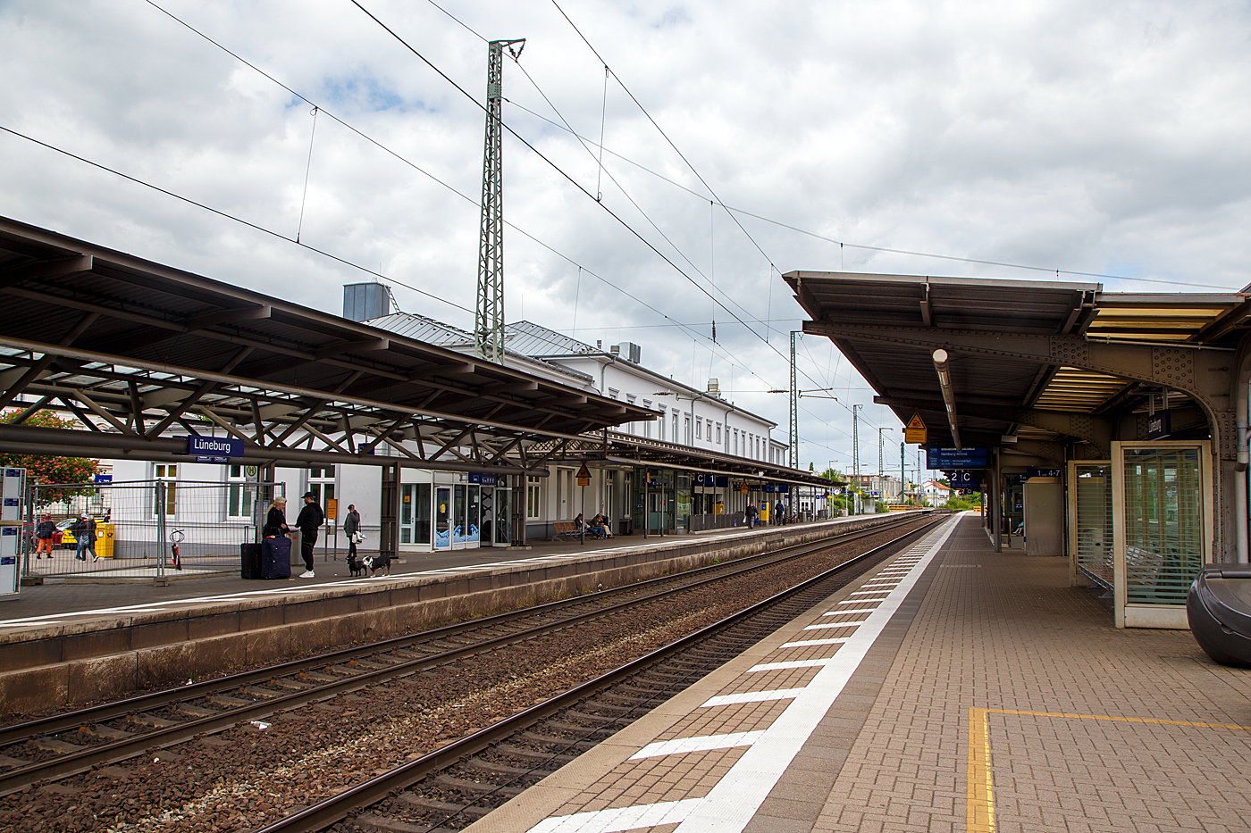 Der Bahnhof Lüneburg am 14 Mai 2022, blick vom Bahnsteig 2/3.

Der Bahnhof Lüneburg besteht aus den beiden ehemals eigenständigen Bahnhöfen der Hansestadt Lüneburg. Lüneburg Ost ist heute der eigentliche Bahnhof, Lüneburg West nur noch Bahnhofsteil. Beide Empfangsgebäude stehen einander gegenüber auf dem Bahnhofsvorplatz zwischen den Bahnhofsteilen.

Der Bahnhofsteil Lüneburg West (hier nicht im Bild) liegt an der Strecke Wittenberge–Buchholz. Das Empfangsgebäude in aufwändiger spätklassizistischer Architektur wird inzwischen als Spielhalle genutzt. Der Hausbahnsteig wird durch die Gleisnummern 6 und 7 unterteilt, dort fahren die Regionalbahn-Züge von und nach Hamburg und Dannenberg.

Der Bahnhofsteil Lüneburg Ost hat ein etwas schlichteres Gebäude, das auch heute noch als Empfangsgebäude genutzt wird. Außer dem Hausbahnsteig sind noch zwei Bahnsteige mit je zwei Gleisen vorhanden.

Der Ostbahnhof liegt an der Hauptstrecke von Hannover nach Hamburg (KBS 110) und wird sowohl von Zügen der Deutschen Bahn AG als auch der Metronom Eisenbahngesellschaft angefahren. Neben Regionalzügen halten in Lüneburg auch Intercity- und ICE-Züge.

Ebenfalls vom Ostbahnhof aus führt die Strecke nach Lübeck (KBS 145) über Lauenburg/Elbe und Büchen, sowie die Strecke nach Bleckede (Museumsverkehr).

Durch den Westbahnhof verläuft die ehemals durchgehende Strecke von Wittenberge nach Buchholz (KBS 112), diese ist heute eine eingleisige Stichbahn nach Dannenberg Ost, genannt „Wendlandbahn“, die durch die auf ihr stattfindenden Atommüll-Transporte zum Brennelemente-Zwischenlager Gorleben bekannt wurde. Daneben gibt es vom Westbahnhof einen Anschluss an die Strecke nach Soltau Süd (Museumsverkehr).
