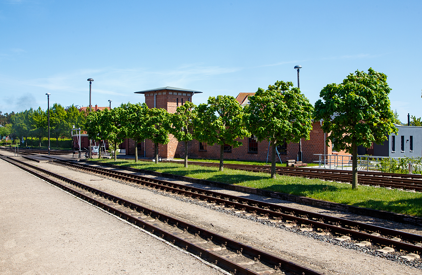 Der Lokschuppen, das Depot bzw. BW der Mecklenburgischen B�derbahn Molli GmbH (MBB) beim Bahnhof Ostseebad K�hlungsborn West, hier am 15 Mai 2022. 