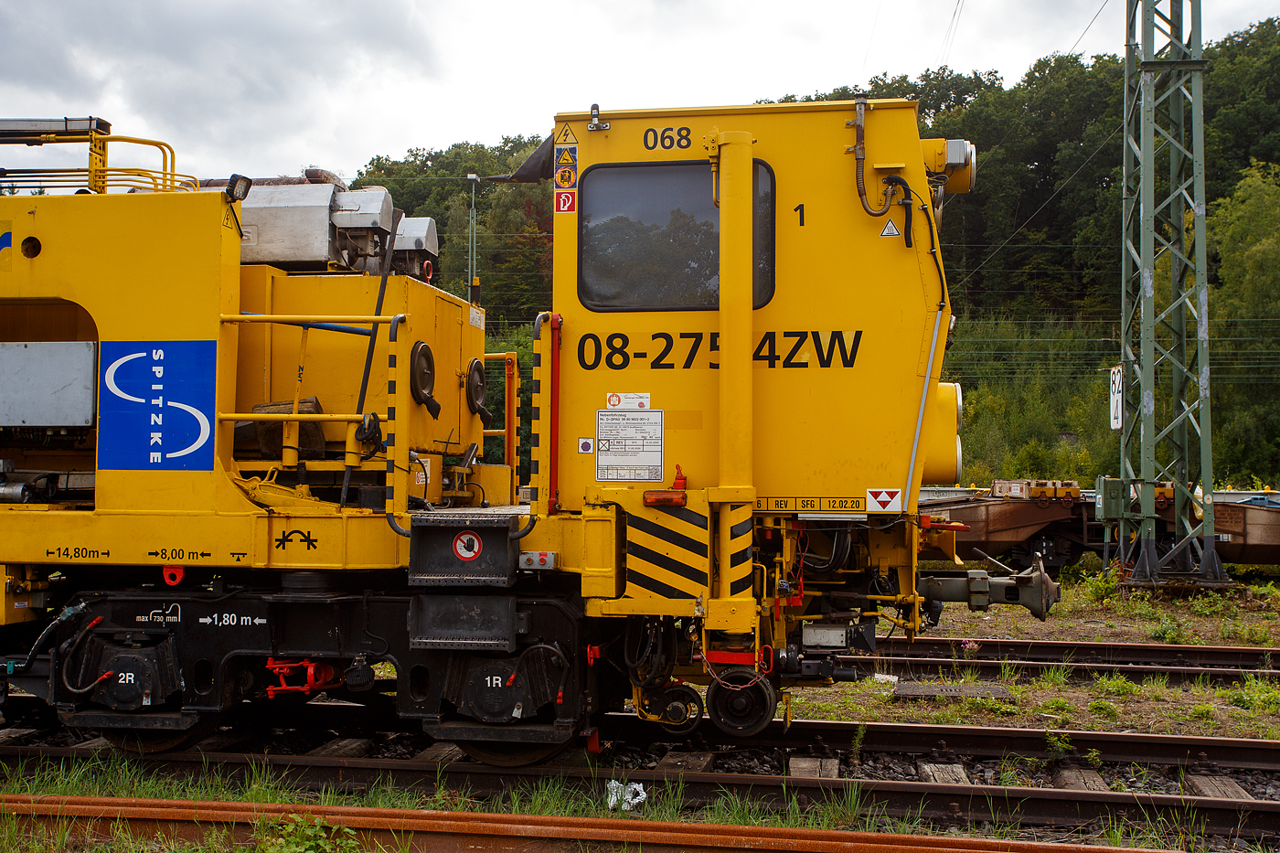 Detailbild der selbstverladbare halbautomatische Nivellier-, Hebe-, Richt- und Stopfmaschinen (Zweiwege-Stopfmaschine), D-SPAG 99 80 9622 001-2 „Zicke“ (SPITZKE Maschine 068), ex 97 43 43 510 10-9, vom Typ P&T 08 - 275/4 ZW-Y, der SPITZKE SE (Großbeeren) abgestellt am 14. September 2025 in Betzdorf/Sieg. 