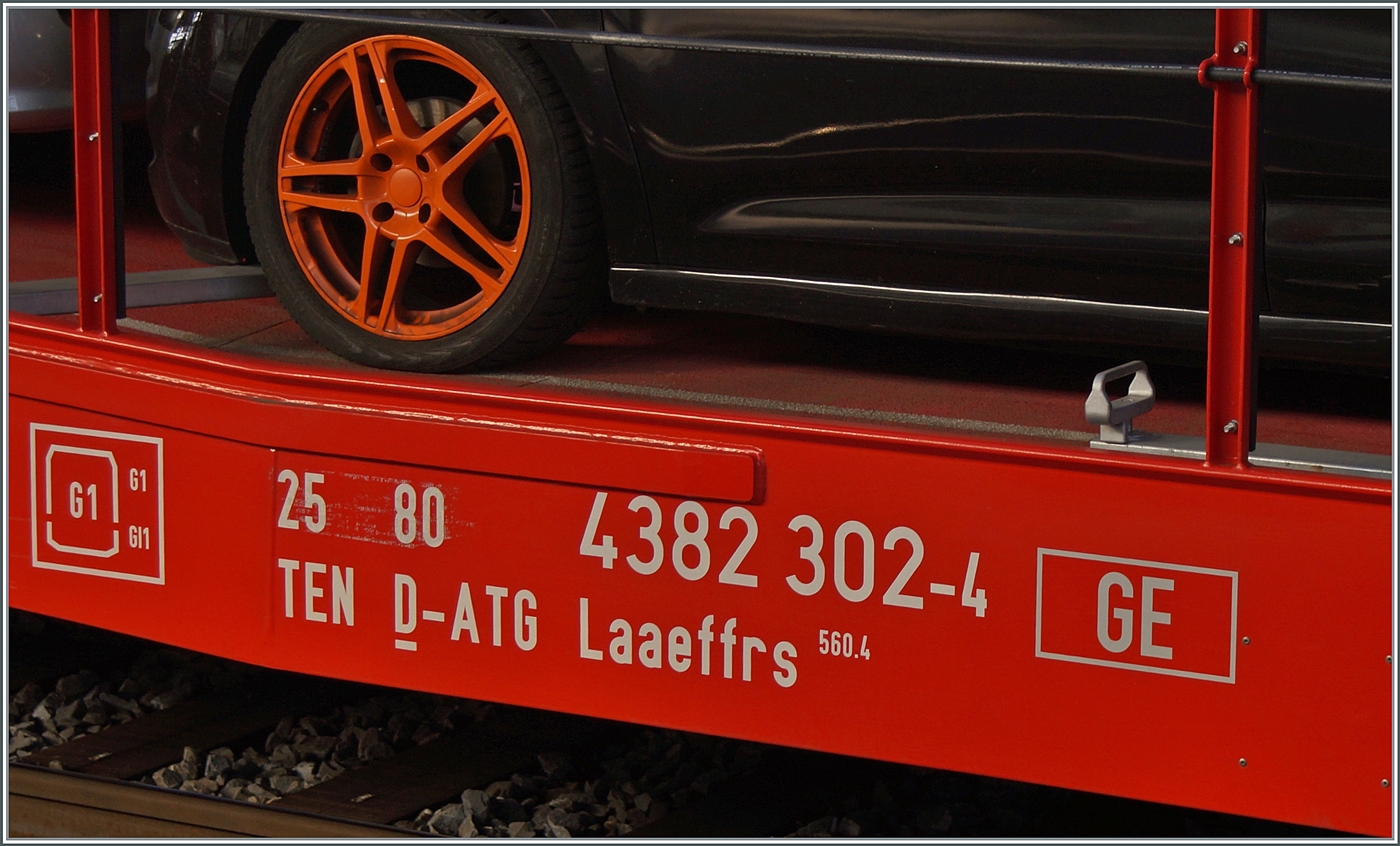 Die Anschrift des neuen DB Autotransportwagens Laaeffrs 560.4  25 80 4382 302-4Ten D-ATG. Der Wagen ist bei einer Testfahrt in Lausanne fotografiert worden. 

4. M�rz 2023