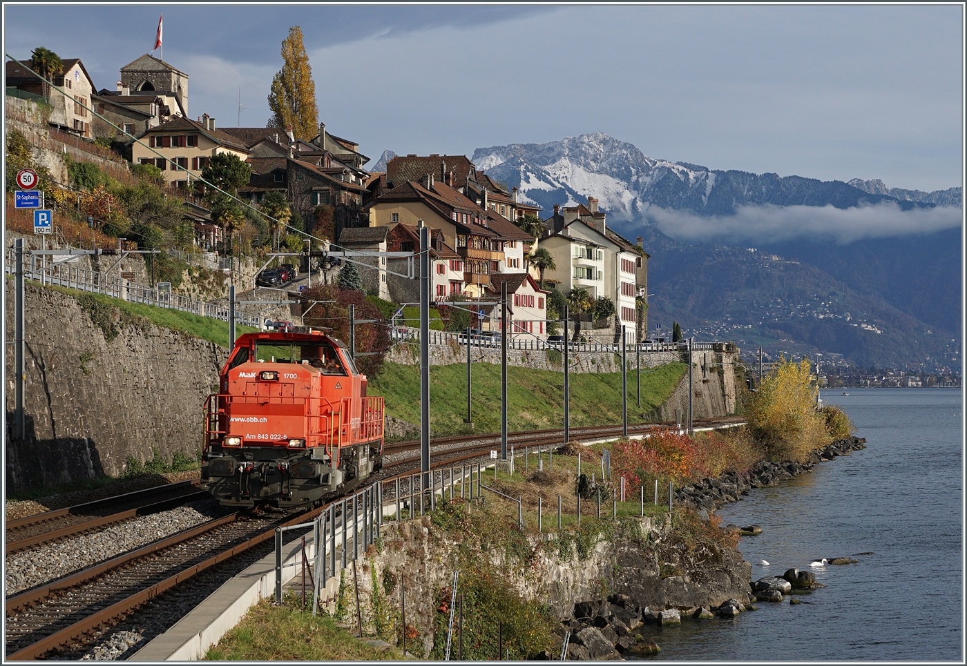 Die SBB Am 843 022-5 ist bei St-Saphoirn auf dem Weg in Richtung Lausanne. 

12. Nov. 2024