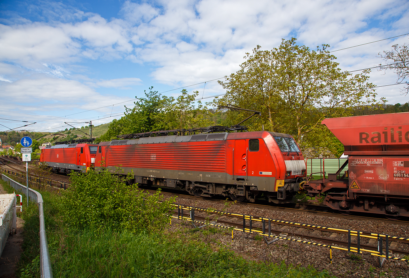 Ein „Erzbomber“ auf dem Weg an die Saar....
Die beiden Siemens ES 64 F4 - 189 045-8 und 189 042-5 der DB Cargo ziehen, in Doppeltraktion, einem Erzzug (Wagen der Gattung Falrrs 152) am 28.04.2018 durch Koblenz-Moselweiß.