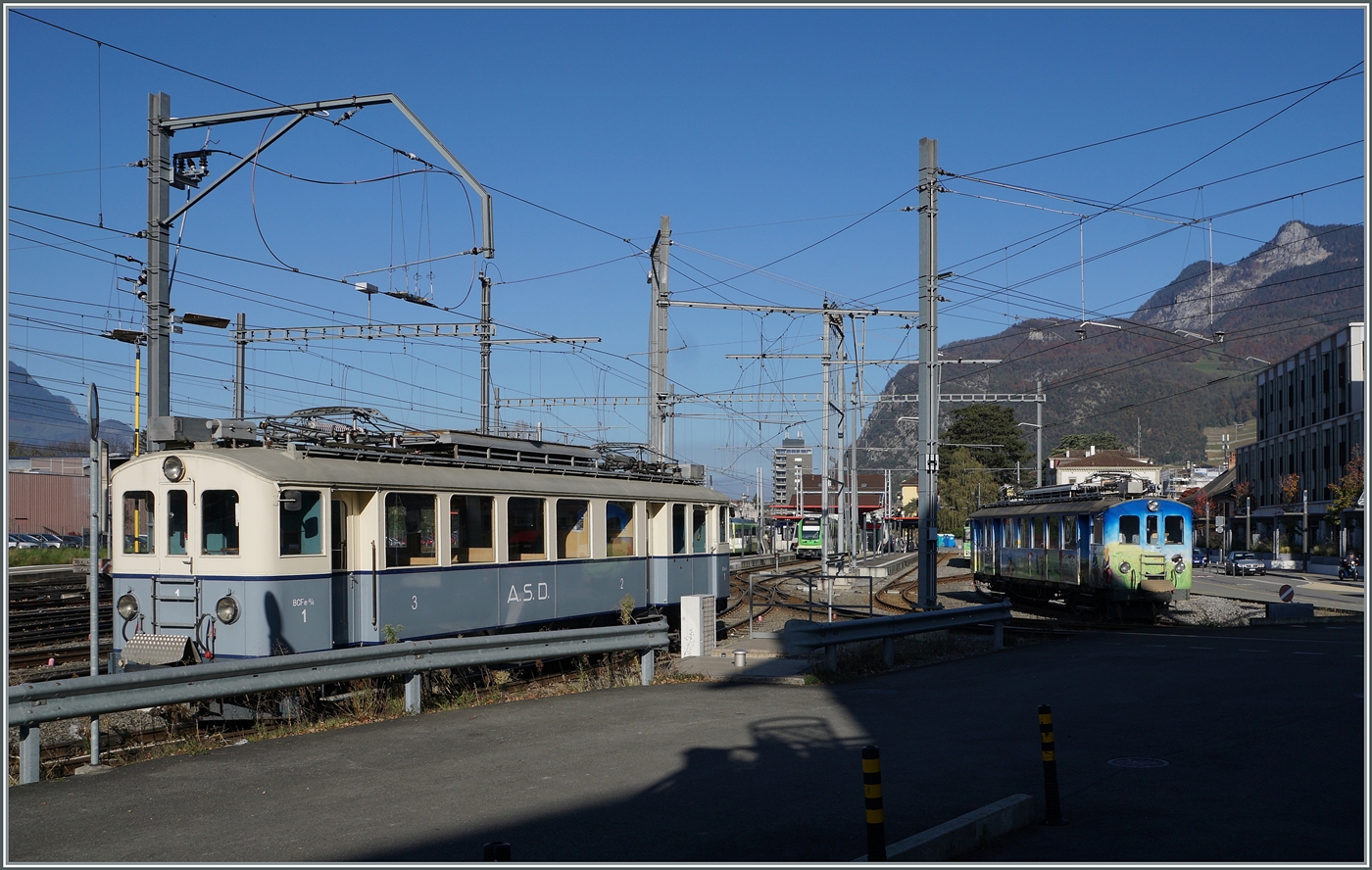 Ein Blick auf die beiden BCFe 4/4 N° 1 und BDe 4/4 N° 2 der ASD bzw. der  Association ASD 1914. Leider nicht ideal, aber die einzige Möglichkeiten die beiden aus der Anfangszeit der ASD stammenden Triebwagen gemeinsam aufs Bild zu bekommen. 

2. Nov. 2024