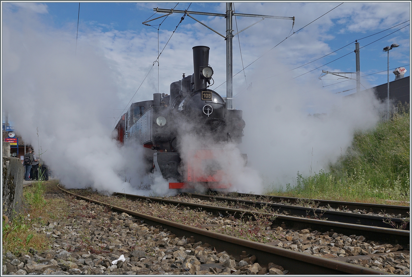 Festival Suisse de la vapeur 2024 / Schweizer Dampffestival 2024 der Blonay-Chamby Bahn Auch dieses Jahr bot das Festival Suisse de la vapeur/Schweizer Dampffestival der Blonay-Chamby Bahn drei Tage lange Dampf vom Feinsten; die SEG G 2x 2/2 105 der Blonay-Chamby Bahn lässt in Blonay mächtig Dampf ab. 

20. Mai 2024