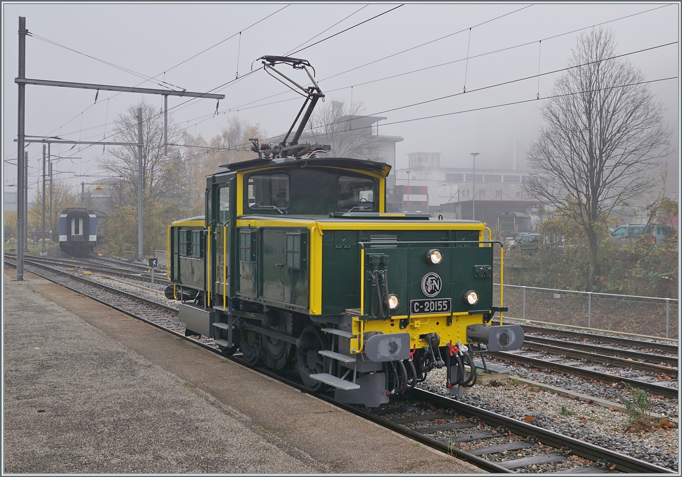 In der Klus angekommen blieb den Fahrgästen doch eine paar Minuten, Erinnerungsbilder zu machen, doch schon bald hiess es  Einsteigen Bitte  und die SNCF C 20155 UIC N° 97 85 1 932-0 (ex SBB Ee 3/3 II 16515, ex SNCF C 20155) des Verein  Team C-20155  fuhr nach Balsthal zurück. Bei dieser Gelegenheit entstand diese Bild der abfahrenden Lok. 

8. Nov. 2025