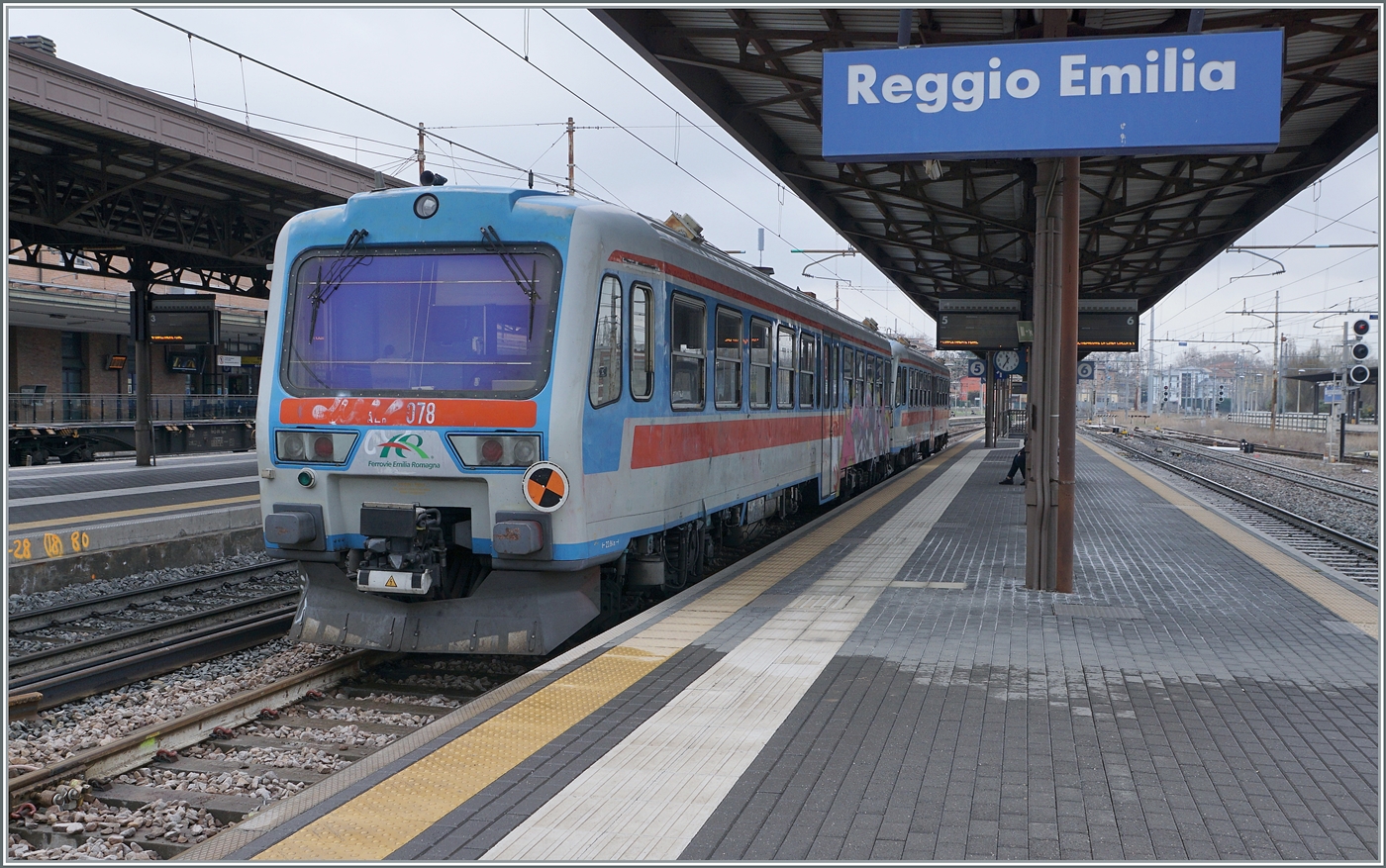 In Reggio Emilia wartet der (ex) FER 663 078 und ein weiterer auf einen neuen Einsatz. 

14. M�rz 2023